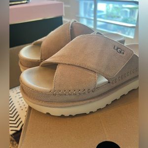 Like New UGG Goldenstar Crossover Slide Sandal Size 7